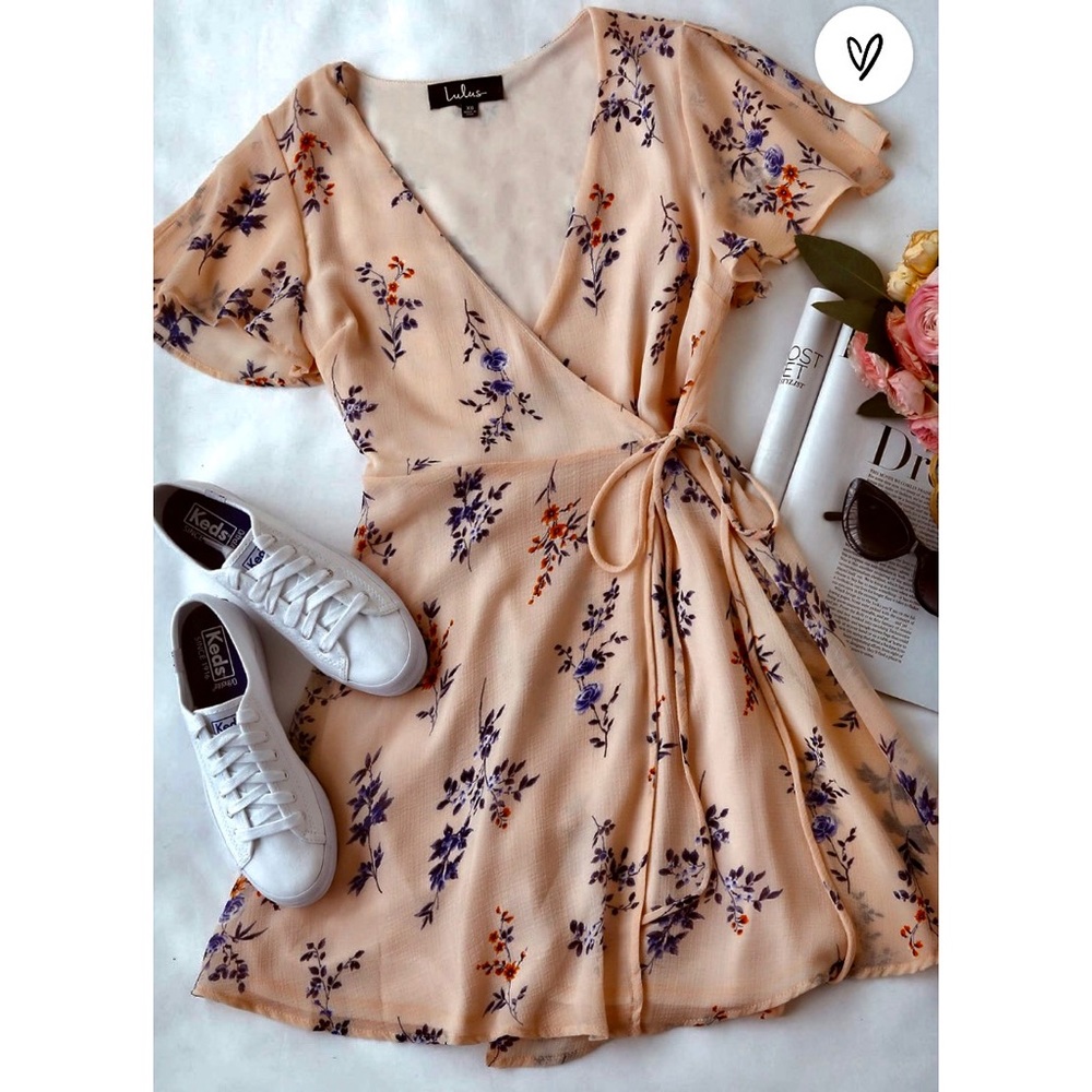LULU’S (EUC)✨FOWLER BLUSH PINK FLORAL WRAP DRESS